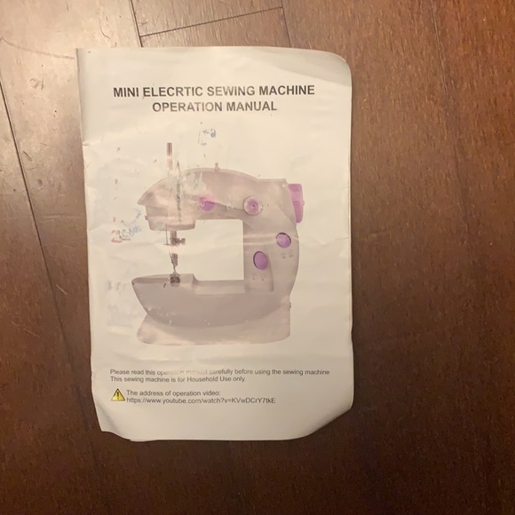 Mini sewing machine - Picture 3 of 17